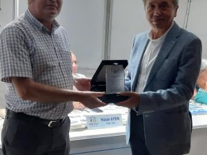 Burhaniyeli Tarihçi Yazar Bicik’e Belediye Teşekkürü