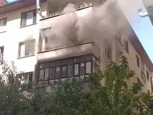 Diyarbakır’da Bir Apartmanın 3’üncü Katında Yangın