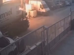 İ̇zmir’de 1 Kişinin Öldüğü Kimya İmalathanesindeki Patlama Anı Kamerada