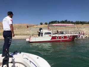Barajda Mahsur Kalan Vatandaşları Jandarma Kurtardı