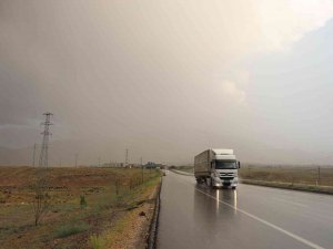 Hava Sıcaklığı 40 Dereceye Dayanmıştı, Iğdır’da Aniden Bastıran Yağmur Korkuttu