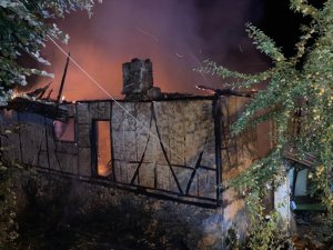 Müstakil Ev Alev Alev Yandı