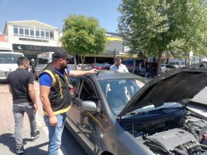Oto Hırsızlık Polisleri Oto Pazarını Denetledi