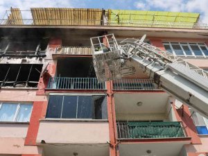 Yangında Can Pazarı: İ̇tfaiye Ekipleri Zamanla Yarıştı