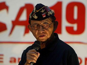 Eski Filipinler Devlet Başkanı Ramos Hayatını Kaybetti