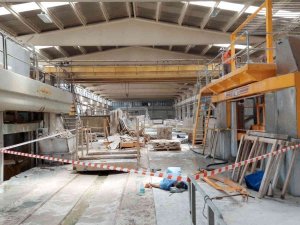 Mermer Plakanın Altında Kalan Yabancı Uyruklu İşçi Hayatını Kaybetti