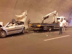 Ankara’da Otomobil Belediye Otobüsünün Altına Girdi: 3 Yaralı