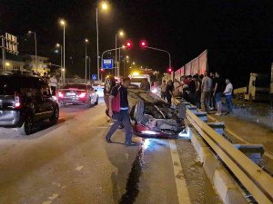 Alaplı’da Elektrik Direğine Çarpan Araç Takla Attı
