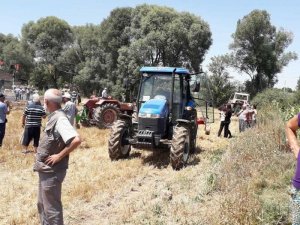 İ̇tfaiye İle Mahalleli Yangını Birlikte Söndürdü