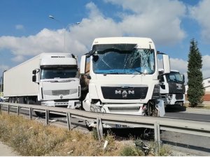 Kütahya-eskişehir Karayolunda İki Tır Çarpıştı, Trafik Kilitlendi