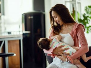 Anne Sütü Bebeklerde Hastalık Riskini Azaltıyor