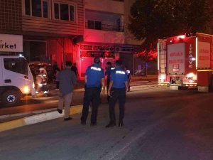 Patlayan Elektrik Kablolarına Suyla Müdahale Ettiler