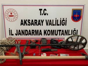 Defineciler Kaçak Kazıda Yaparken Suçüstü Yakalandı