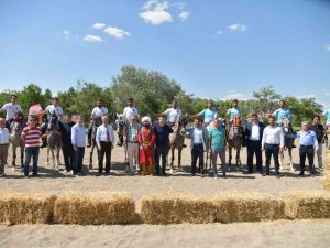 Geleneksel Kıyafetli Atlı Okçular Kahramankazan’da Buluştu