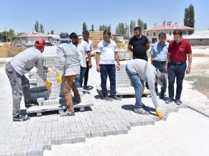 Karatay’ın Dört Bir Tarafında Parke Yol Çalışmaları Sürüyor