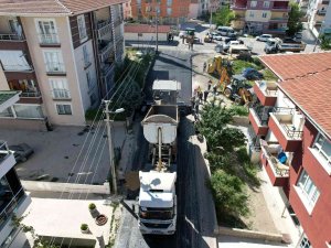 Sincan’da Cadde Ve Sokaklar Sıcak Asfaltla Kaplanıyor