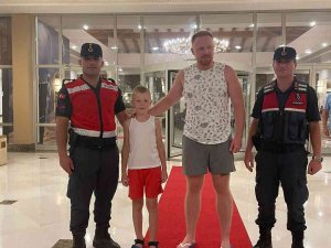 Kemer’de Kaybolan 2 Turist Çocuk, Jandarma Ekiplerince Bulundu