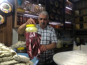 Van’ın Meşhur Otlu Peyniri Hediyelik Olarak Alınıyor