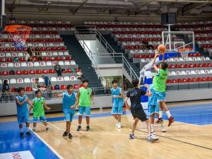 Yaz Spor Okullarında 13 Branşta Eğitim Veriliyor