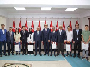 Muş Valisi Gündüzöz, Yks Ve Lgs Birincilerini Tebrik Etti