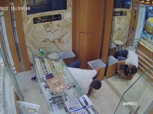 Dili Boğazına Kaçan Vatandaşa Hayati Müdahale