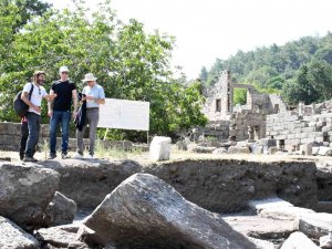 Kaymakam Ve Büyükelçiden Kazı Ekibine Ziyaret