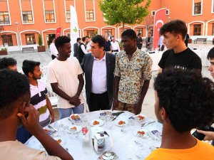 Uluslararası Öğrenciler Başarıları İle Gururlandırıyor