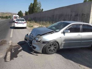Sivas’ta Otomobiller Çarpıştı: 4’ü Çocuk 13 Yaralı