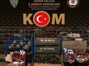Kapıkule’de Tırda 695 Adet Kaçak Oto Parçası Ele Geçirildi