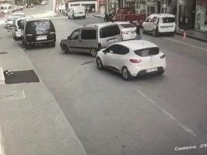 Dur İhtarına Uymadı, Araçla Polise Çarpıp Kaçtı
