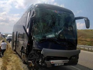 Samsun’da Tur Otobüsü Tırla Çarpıştı: 3 Yaralı