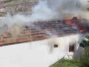 Bodrum’da Müstakil Ev Alev Alev Yandı