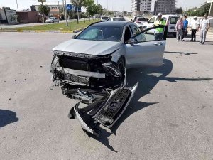 Aksaray’da İki Otomobil Çarpıştı: 3 Yaralı