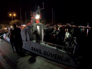 Çanakkale Açıklarında 16 Düzensiz Göçmen Kurtarıldı