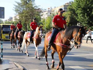 Atlı Polisler Gaziantep’te Devriye Attı