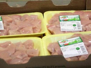 Yüksek Teknolojiyle El Değmeden İşlenen Tavuklar, Güvenli Bir Şekilde Sofralara Ulaşıyor