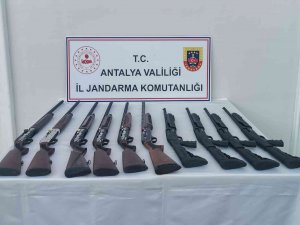 Antalya’da Jandarma 10 Adet Ruhsatsız Av Tüfeği Ele Geçirdi