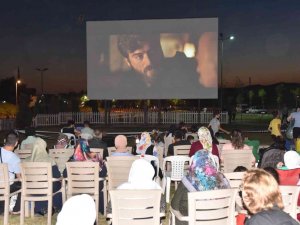 Kartepe’de "Hadi Be Oğlum" Filmine Yoğun İlgi