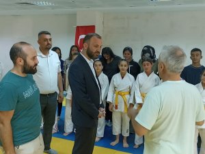 Ak Parti Kütahya Merkez İ̇lçe Başkanlığı’ndan Kapalı Spor Salonu’na Ziyaret