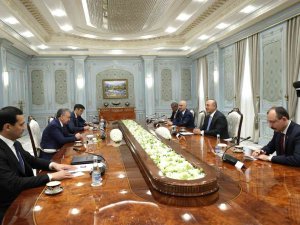 Bakan Çavuşoğlu, Özbekistan Cumhurbaşkanı Mirziyoyev İle Görüştü
