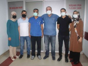 Evlenirken ‘Hastalıkta Ve Sağlıkta’ Deyip, Kocaları İçin Böbreklerini Takas Ettiler