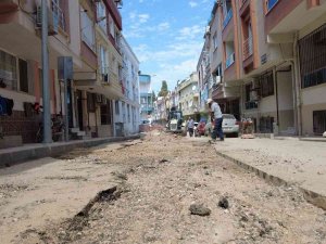 Yunusemre’den 2 Mahallede Asfalt Çalışması