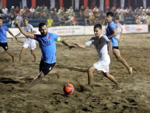 Manavgat’ta Plaj Futbolu Heyecanı Başladı