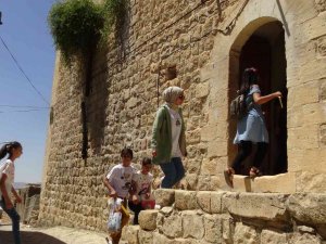 Öğrenciler Gercüş’ün Tarihi Konaklarını Gezerek İncelemelerde Bulundu