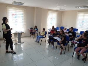 Melikgazi Yaz Kursları Öğretirken Eğlendirmeye Devam Ediyor