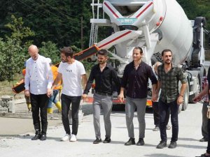 Yol Sevincini Horon Ederek Kutladılar