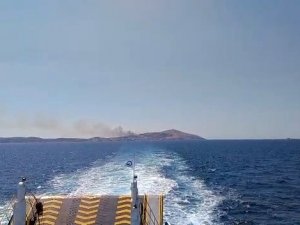Tatil Bölgesi Bozcaada’da Otluk Yangını