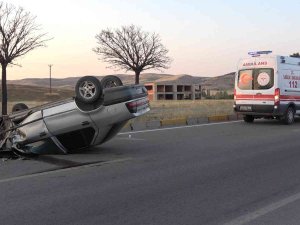 Tıra Çarpan Otomobil Takla Attı: 1 Yaralı