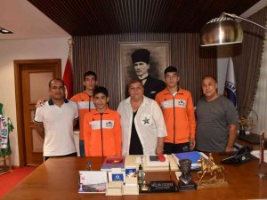 Güreşçiler, Ceyhan’a Madalyalarla Döndü