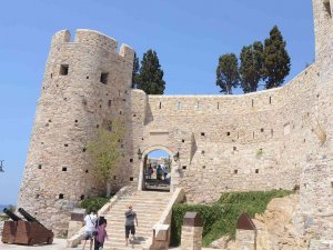 Kuşadası Güvercinada Kalesi’ni Üç Ayda 100 Bin Kişi Ziyaret Etti